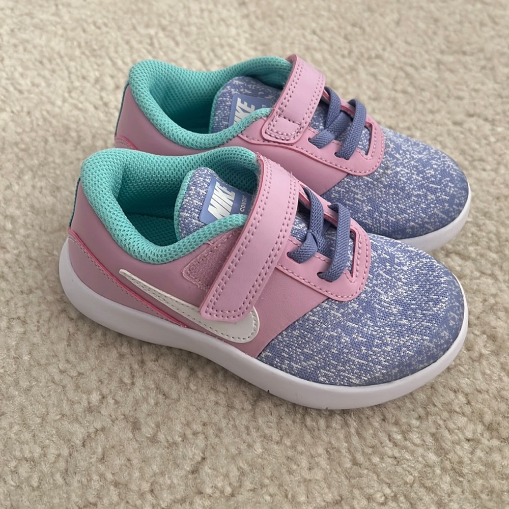 Nike sneaker toddler - like new never worn size 9